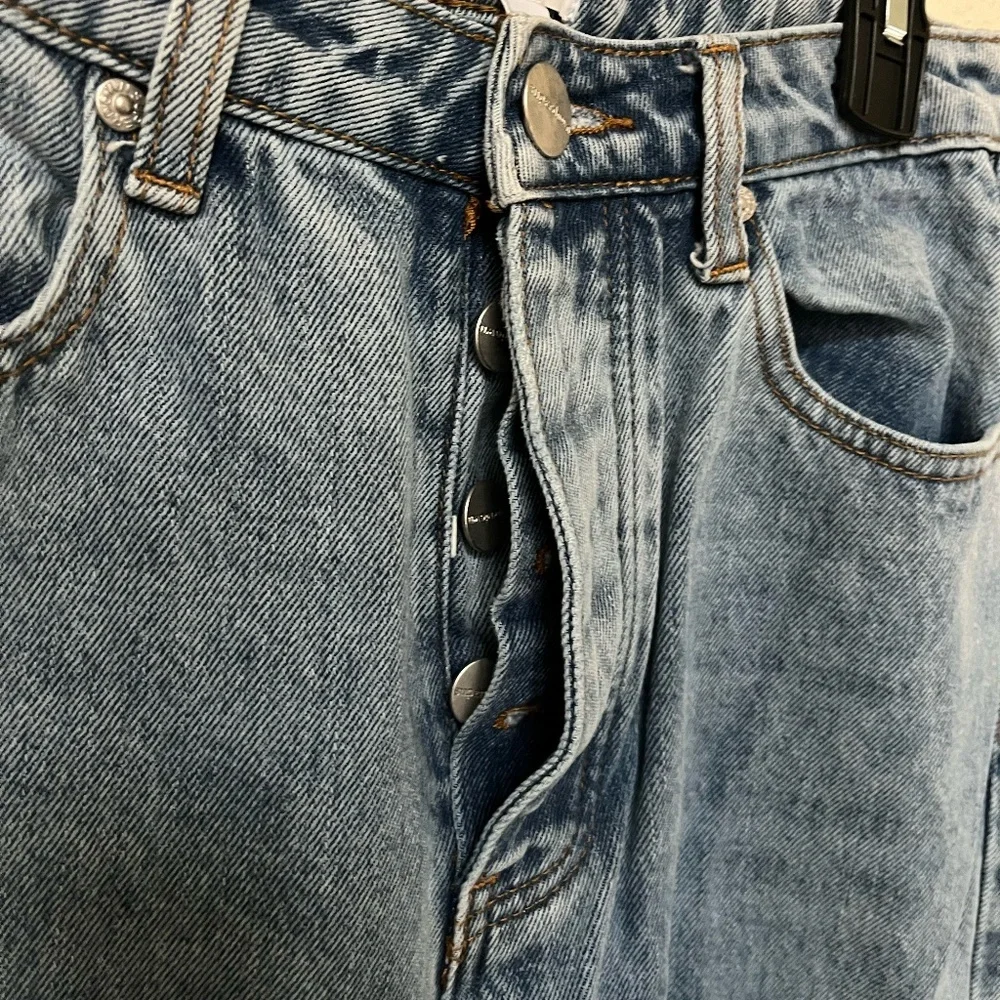 SUPERDOWN x REVOLVE | Straight Leg Marilyn Frayed Hem Jean Medium Wash | Size 28 - Picture 5 of 9